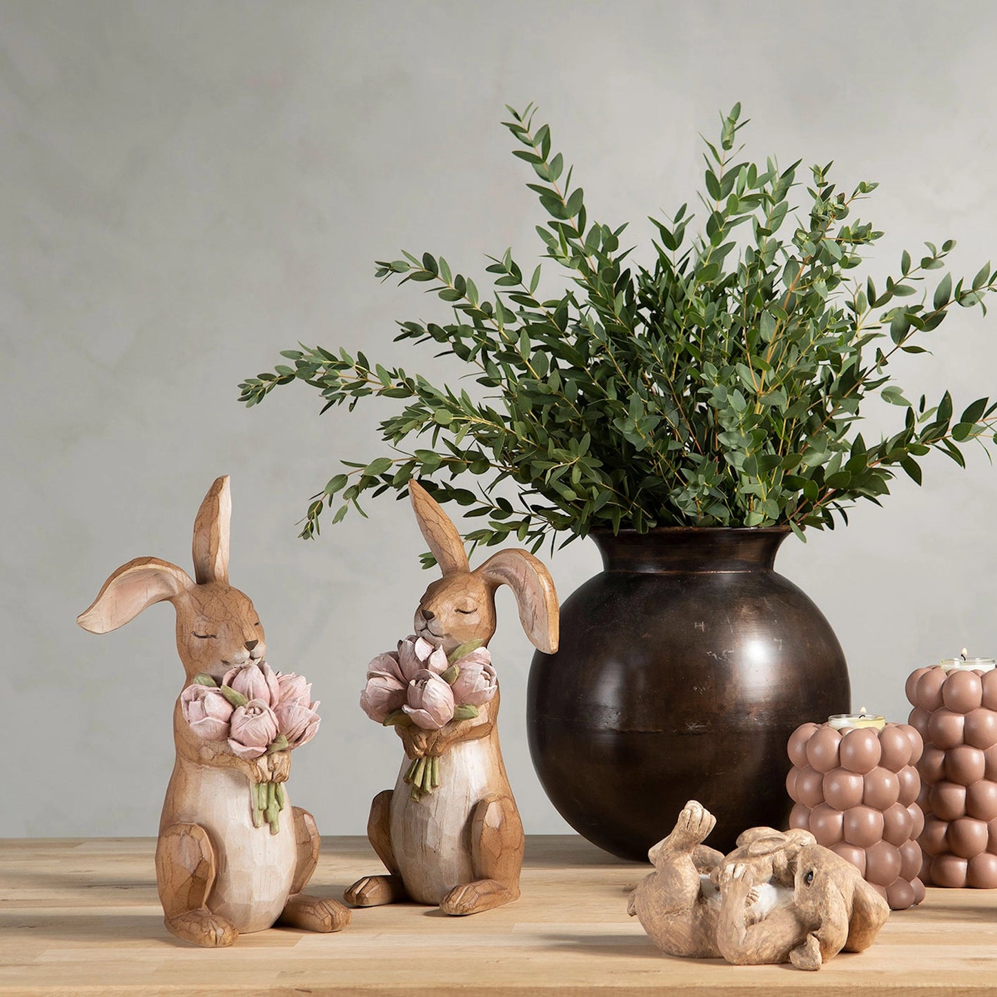 Hare Milly med blomster