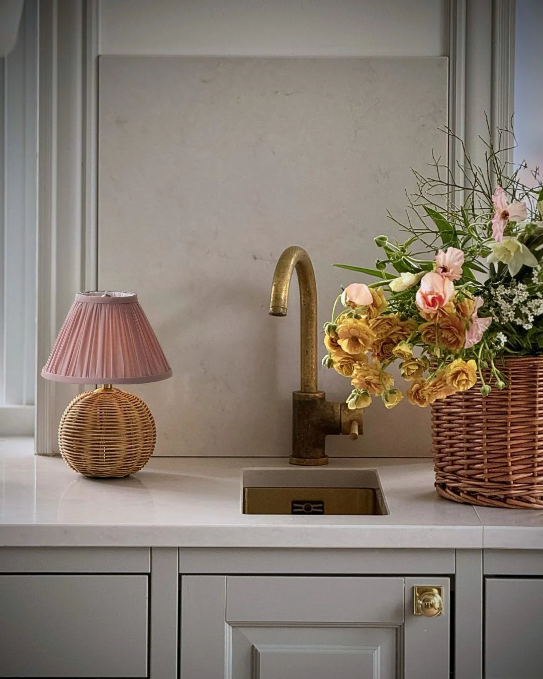 VERONA RATTAN oppladbar lampe
