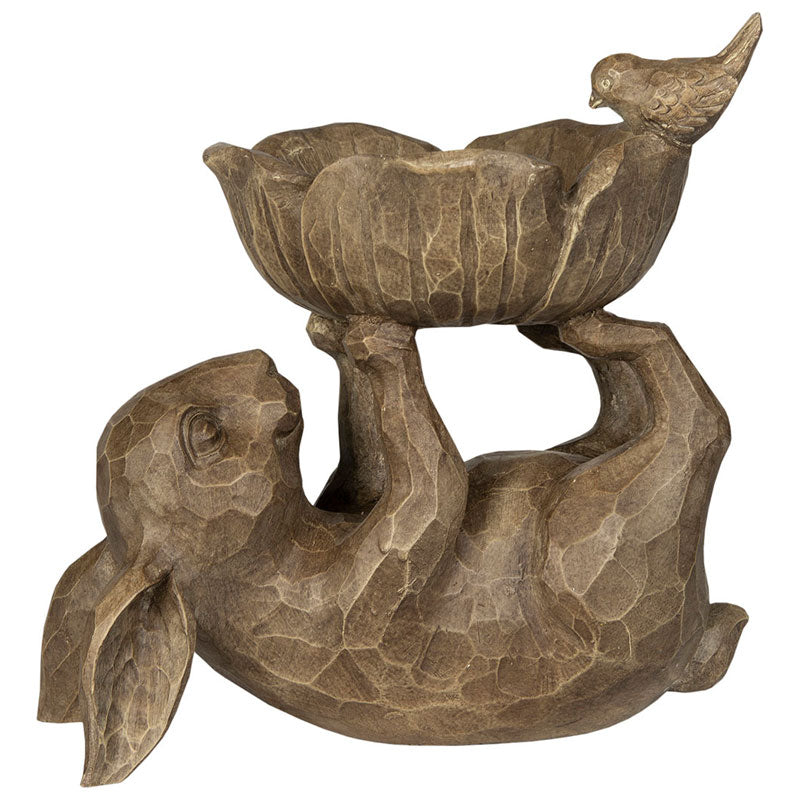 Liggende hare med skål